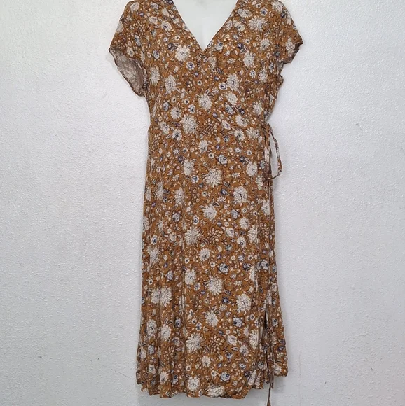Old Navy Midi Wrap Dress Floral - Picture 12 of 12